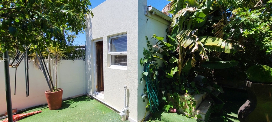 3 Bedroom Property for Sale in Cravenby Western Cape